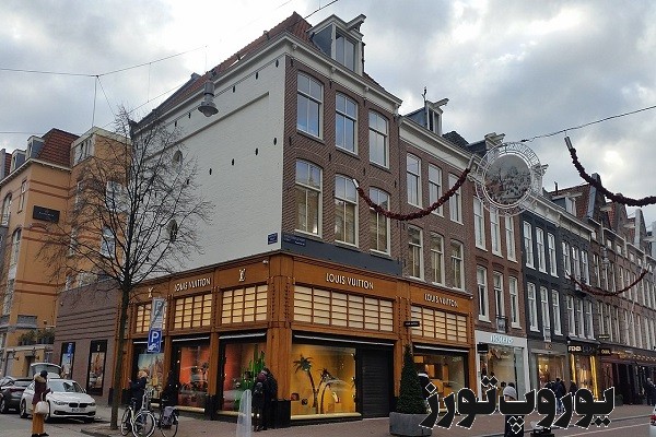 وجود کپی سی هوفت استرات آمستردام یکی از خیابان های معروف و دیدنی این شهر بسیار زیباست. پی سی هوفت استرات آمستردام دارای مغازه ها و مراکز خرید متعددی است.افی شاپ های بسیار شیک 