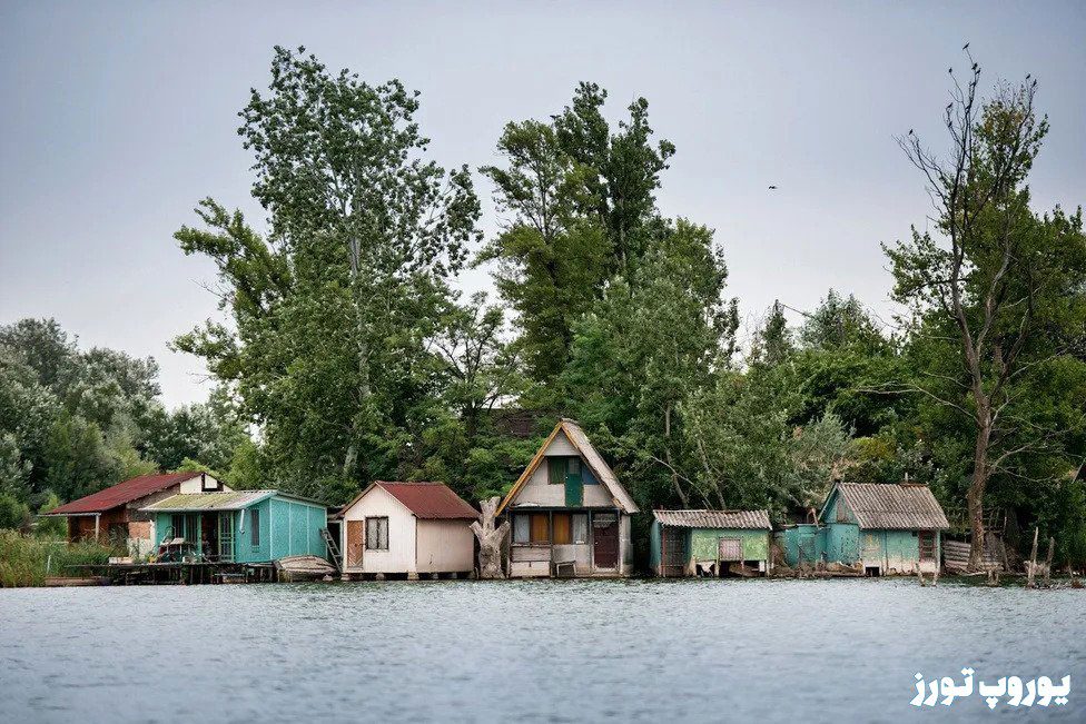 دریاچه زیبا و آرام در مجارستان - یوروپ تورز