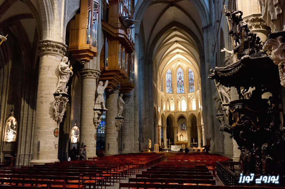 معماری کلیسای سن میشل و سن گودوله | یوروپ تورز