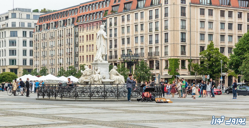 مجسمه شیللر در میدان گندارمن مارکت | یوروپ تورز