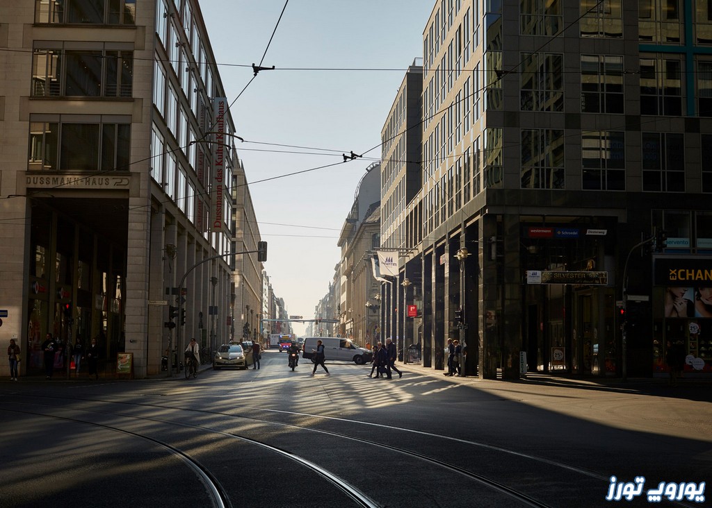 بررسی اجمالی خیابان فردریش اشتراسه برلین | یوروپ تورز