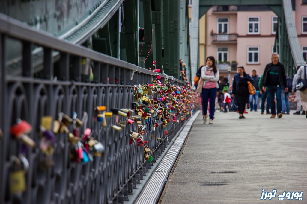 مدت زمان بازدید و هزینه ورودی به پل عشق فرانکفورت | یوروپ تورز