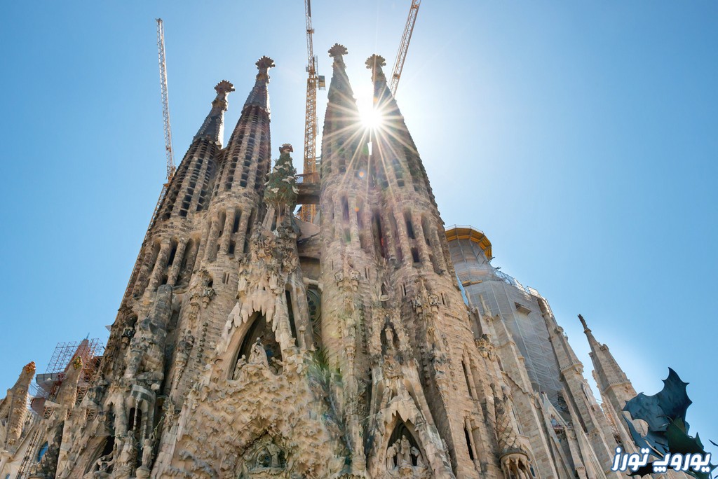 کلیسای ساگرادا فامیلیا یکی از دیدنی های بارسلونا | یوروپ تورز
