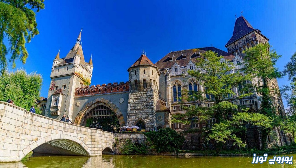 قلعه وایداهونیاد بوداپست یک قلعه ی رمانتیک | یوروپ تورز