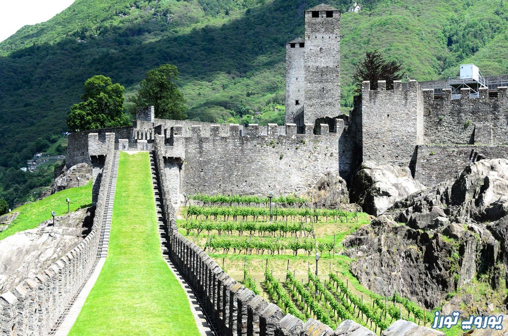 کسل‌ گراند از قلعه‌ های بلینزونا | یوروپ تورز