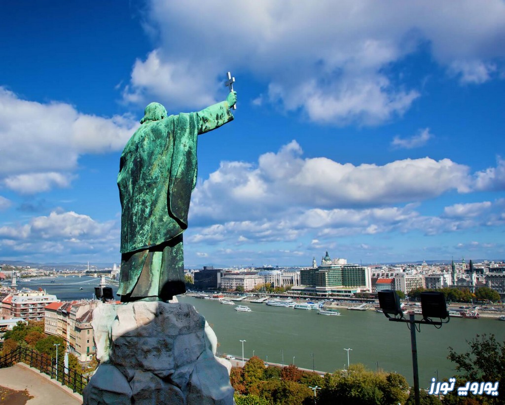 بهترین زمان برای بازدید از میدان سکینی بوداپست | یوروپ تورز