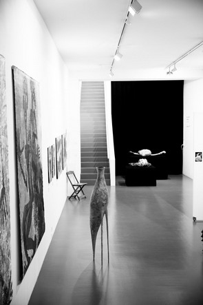 موزه ویزیونر زوریخ، صرفاً یک مکان برای نمایش آثار هنری نیست؛ اینجا کانون دیدار هنردوستان، متفکران و کنجکاوانی است که در جستجوی معنای عمیق‌تری از زندگی و هنر هستند. 