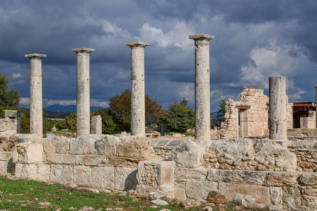 معبد رومی اوورا، با معماری منحصر به فرد و ستون‌های بلند و باشکوه خود، نمونه‌ای کم‌نظیر از هنر و مهندسی روم باستان به شمار می‌رود.
