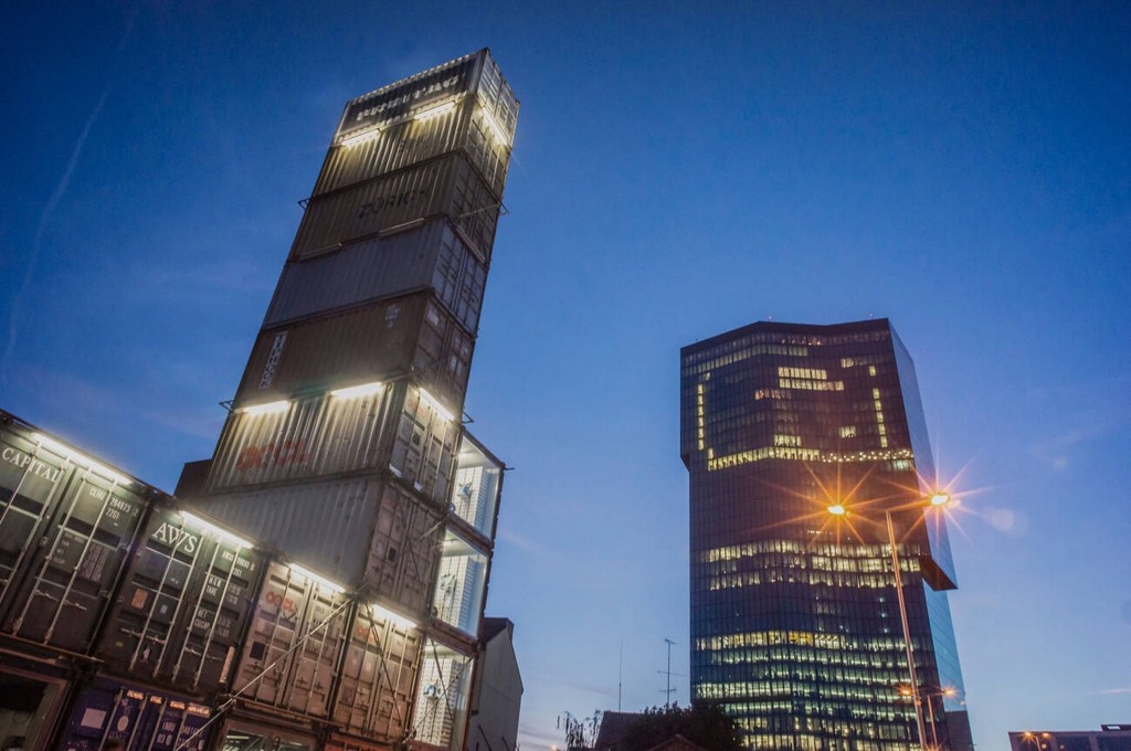 برج فرایتگ نه تنها یک سازه معماری است، بلکه نمادی از نوآوری و پیشرفت در زمینه طراحی ساختمان‌های مدرن به شمار می‌رود. 