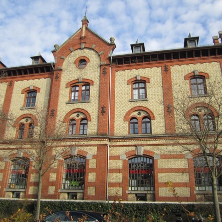 این موزه در کشور زیبای سوئیس واقع شده و به دلیل معماری منحصر به فرد و کلکسیون‌های فراوان هنری‌اش، به عنوان یکی از موزه‌های پیشرو در اروپا شناخته می‌شود