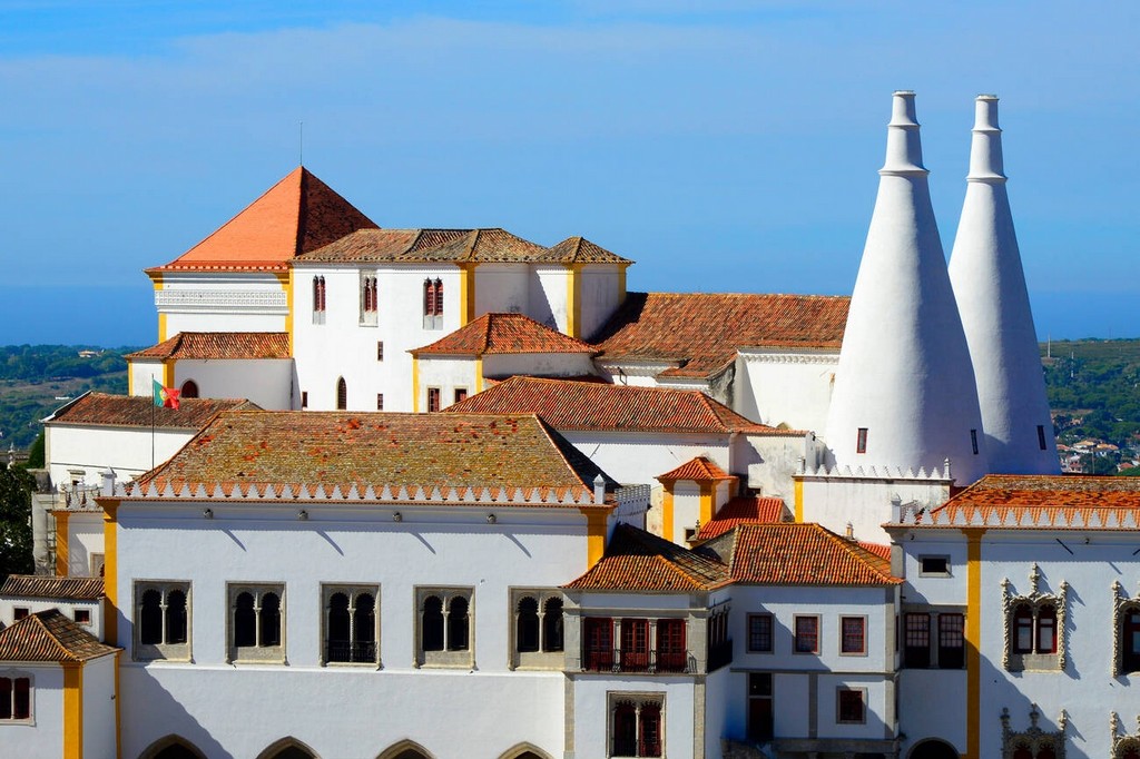 معماری قصر ملی سینترا ترکیبی از چندین سبک است که ماهیت پویای تاریخ پرتغال را نشان می‌دهد.