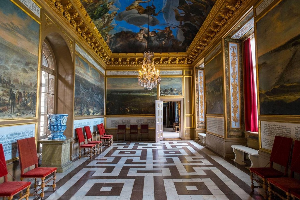 . این کاخ نه تنها به عنوان یکی از مهم‌ترین جاذبه‌های گردشگری استکهلم شناخته می‌شود، بلکه نمادی از قدرت و ثروت پادشاهان سوئدی در طول تاریخ است.