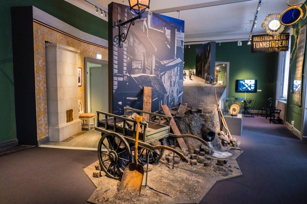 موزه-شهر استکهلم علاوه بر ارائه نمایشگاه‌های جذاب، فعالیت‌های آموزشی و تجربه‌های یادگیری مختلفی را برای بازدیدکنندگان فراهم می‌کند.
