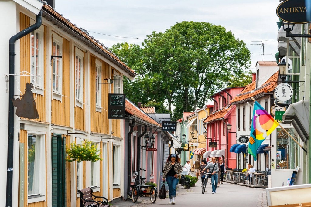 تاریخچه این خیابان به قرن 13 برمی‌گردد و یکی از قدیمی‌ترین خیابان‌های استکهلم به شمار می‌آید.