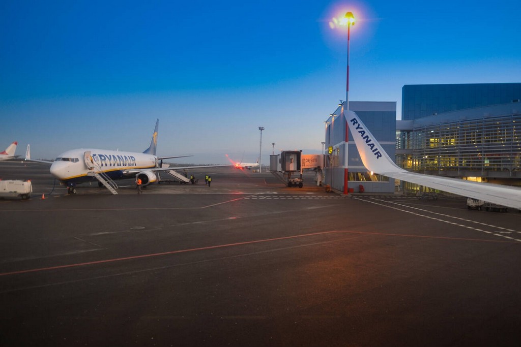 فرودگاه ویلنیوس دارای امکانات مدرن و به روزی است که تجربه مسافرتی راحت و لذت بخشی را برای مسافران فراهم می کند