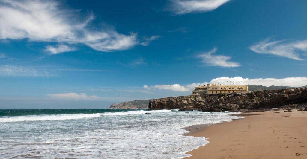 ساحل گینشو که با آب‌های نیلگونش، شن‌های نرم و مناظر چشمگیرش شناخته می‌شود، یکی از مقاصد بی‌بدیل برای طرفداران طبیعت، ورزشکاران و البته عاشقان آرامش است.