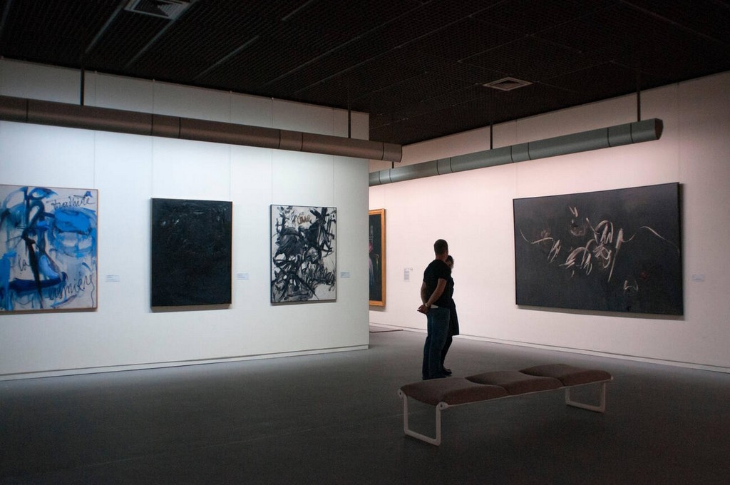 موزه موف شامل مجموعه‌های متنوعی است که شامل آثار هنری از دوره‌های مختلف می‌شود.