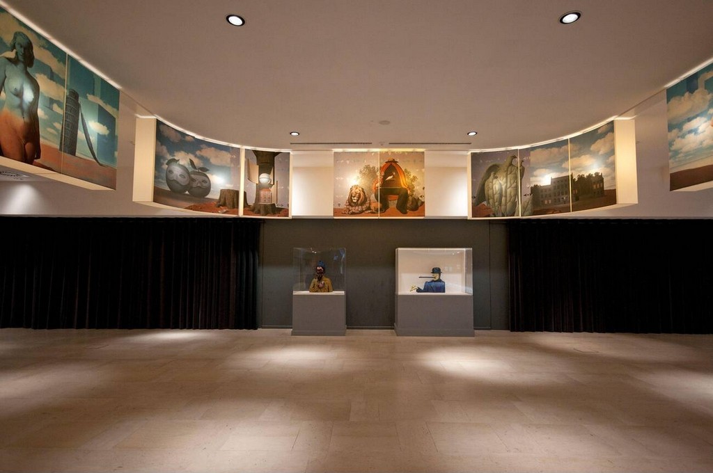 خانه موزه رنه مگریت دارای مجموعه‌ای از نقاشی‌ها و طراحی‌های این هنرمند است که در طبقات مختلف این خانه به نمایش گذاشته شده‌اند.