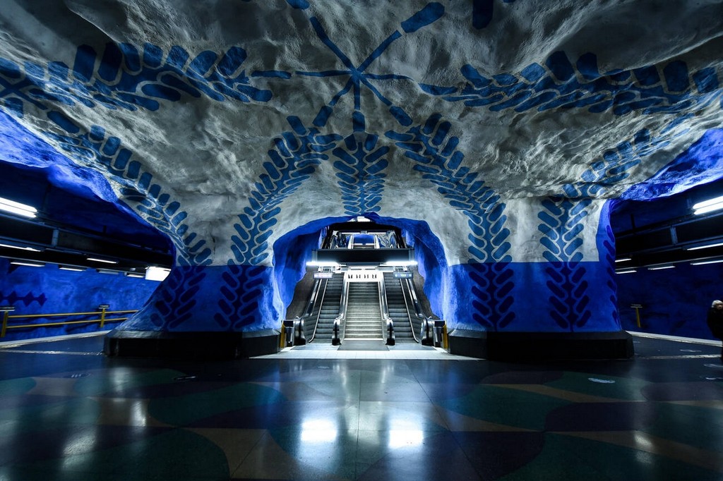 ایستگاه متروی کونگستراگاردن استکهلم یکی از بهترین نمونه های معماری و هنر شهری در دنیا است که باید آن را دید