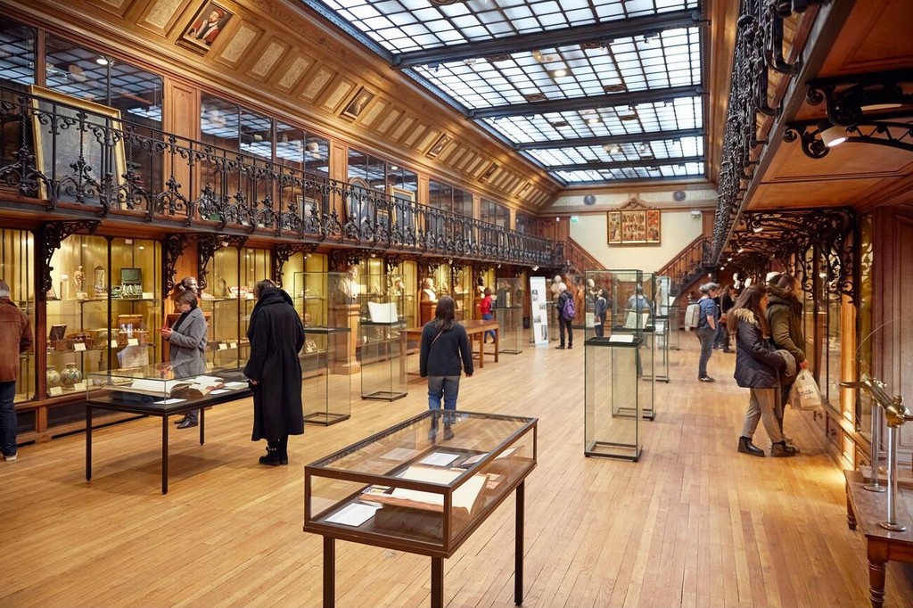 این موزه که در مرکز شهر بروکسل واقع شده است، میزبان مجموعه‌ای از اشیاء و نمایشگاه‌های مرتبط با تاریخ پزشکی است