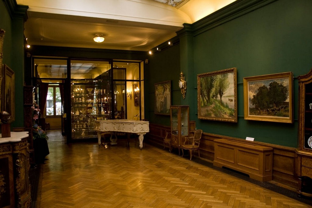موزه چارلیر بروکسل یکی از مهم‌ترین موزه‌های هنری در بلژیک است که در سال ۱۹۰۵ توسط مجموعه‌دار بلژیکی انری چارلیر بنیان گذاشته شد
