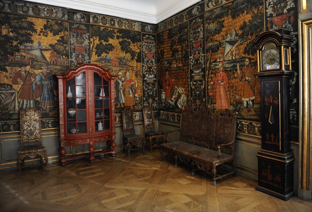 موزه ملی دانمارک دارای بخش‌های مختلفی است که بر اساس دوره‌های تاریخی و موضوعات خاص طبقه‌بندی شده‌اند.